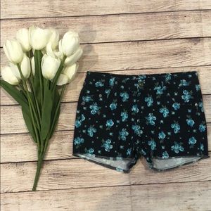 Arizona Jean Company Blue floral denim shorts, size 12.